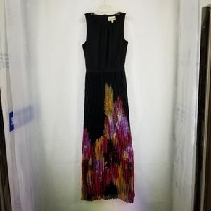 SABINE Sleeveless Black Pleated Floral Maxi Dress